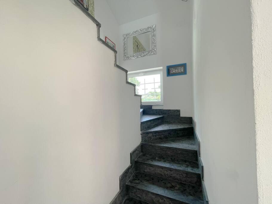 Elegante Appartamento 100 Mq Parcheggio - Wi Fi 萨沃纳 外观 照片